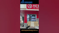 การผสมผสานของสองสีตรงกับประสบการณ์ที่มีสไตล์และสะดวกสบายที่ต้องการของร้าน Barber