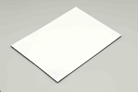PE Aluminum Composite Panel น้ําหนักเบาสําหรับการติดตั้งง่ายในงานก่อสร้างที่ทันสมัย