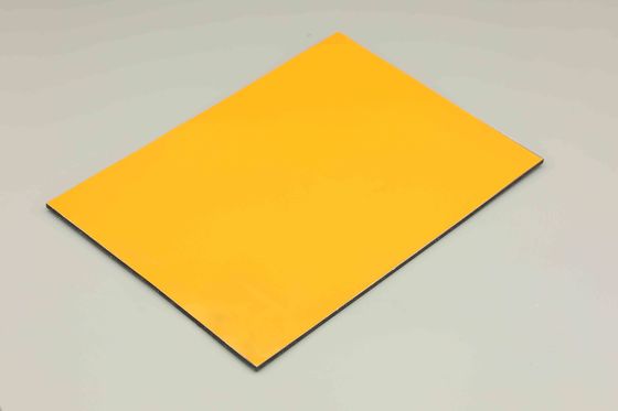สีเหลืองเข้ม 3MM Acp Pe 1300mm ความกว้าง PE ผนังเคลือบ Acp สําหรับเพดาน