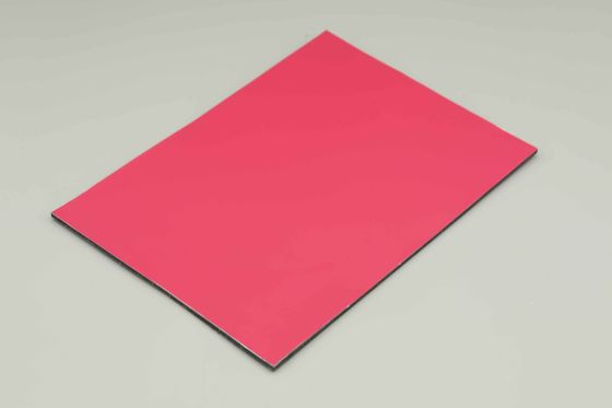 สีชมพูแดง แอนติแบคทีเรีย PE แผ่นผสมอลูมิเนียม แผ่นผนังภายใน 244cm