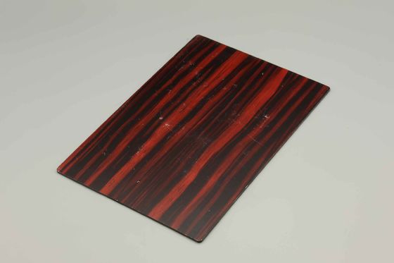 การออกแบบประตูตกแต่งสําหรับผนังภายใน การเลียนแบบเมล็ดไม้ แผ่นผสมอลูมิเนียม 4MM แผ่นผนัง