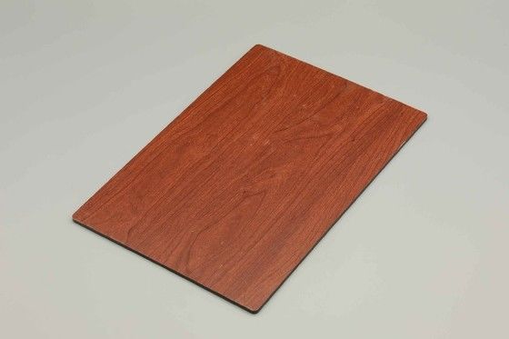 4 มิลลิเมตร พานอลูมิเนียมประกอบ PVDF ผงไม้ 1220 × 2440 มิลลิเมตร สําหรับการเคลือบหน้าผนังภายนอก