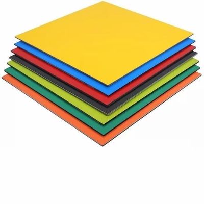 แผง ACP เคลือบ PVDF PE 2.44 ม. เป็นมิตรกับสิ่งแวดล้อมปราศจากกลิ่นสำหรับการหุ้มผนังภายในและภายนอก